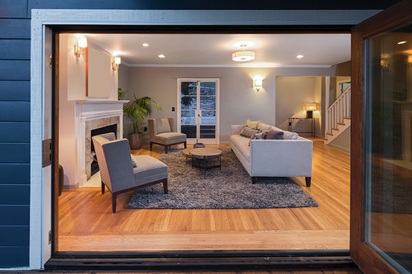 Virtual Staging vs. Traditional Staging